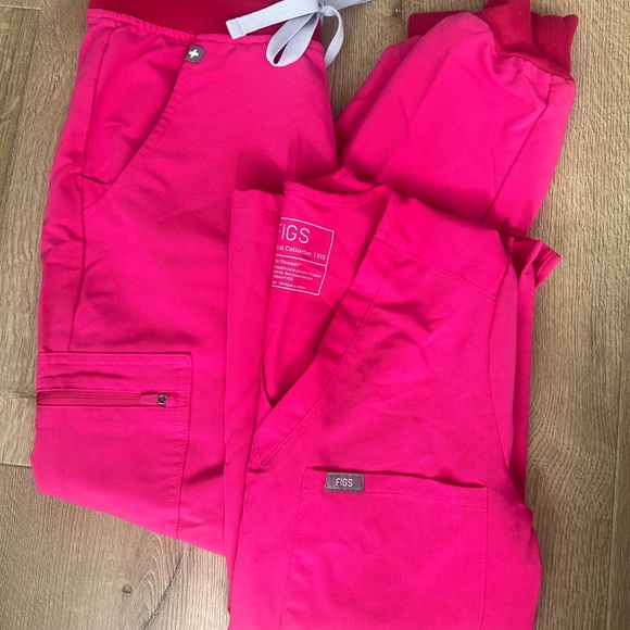 FIGS Scrubs - Picture 6 of 15